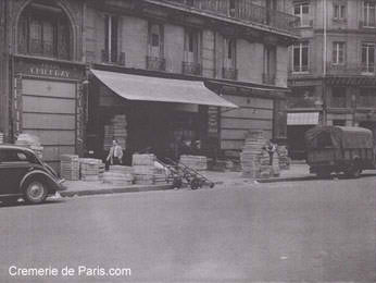 11 et 15 rue des Halles vers 1930